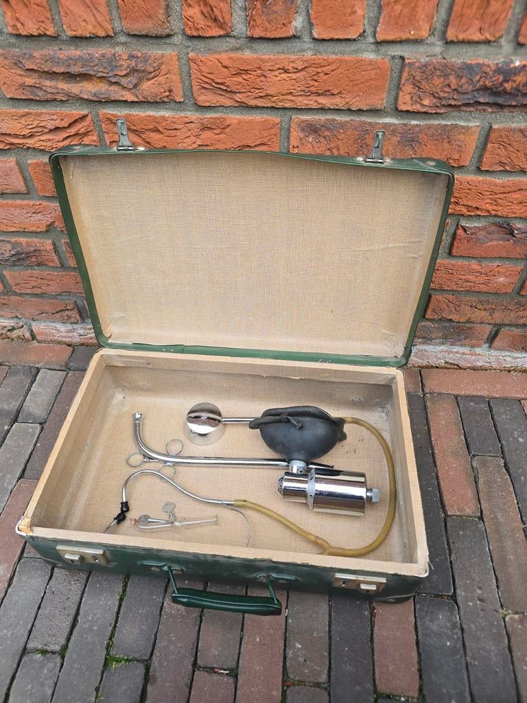 Antieke groene gynaecoloog koffer met instrumenten €79, Antiek en Kunst, Ophalen of Verzenden