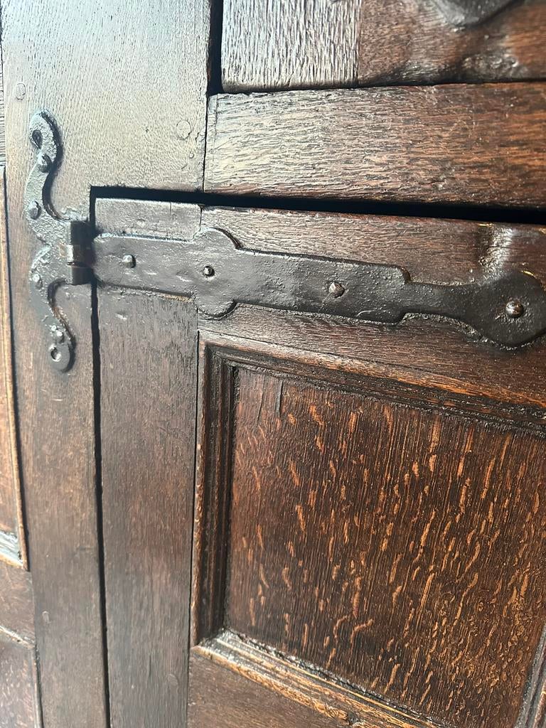 "HENDRICKX " 17e Eeuws Eiken Kast., Ophalen of Verzenden