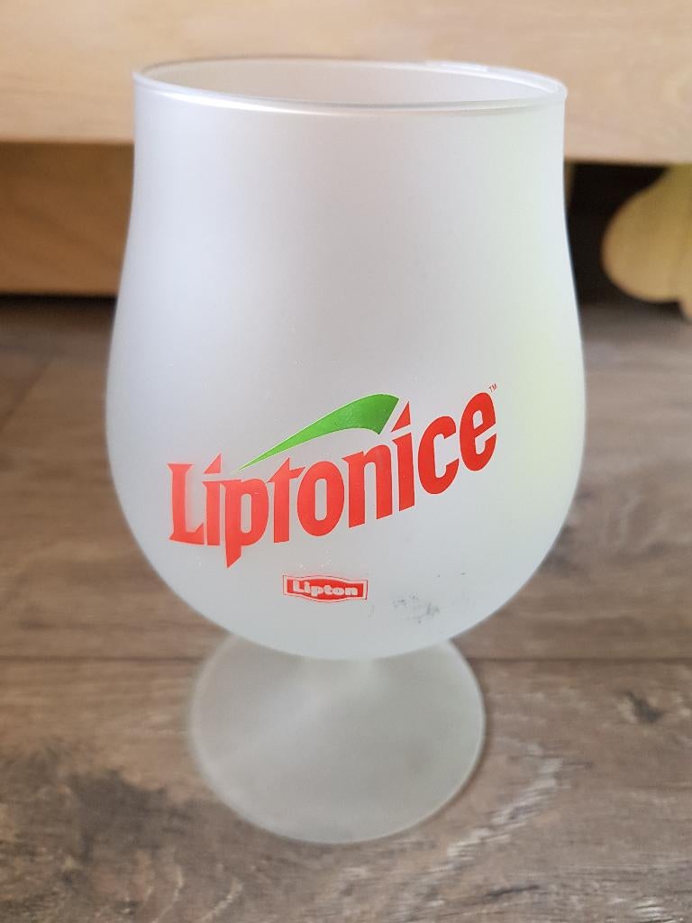 Glas op voet voor Lipton ice tea -- Lipton -- melkglas, Glas of Glazen, Ophalen of Verzenden, Overige stijlen, Glas