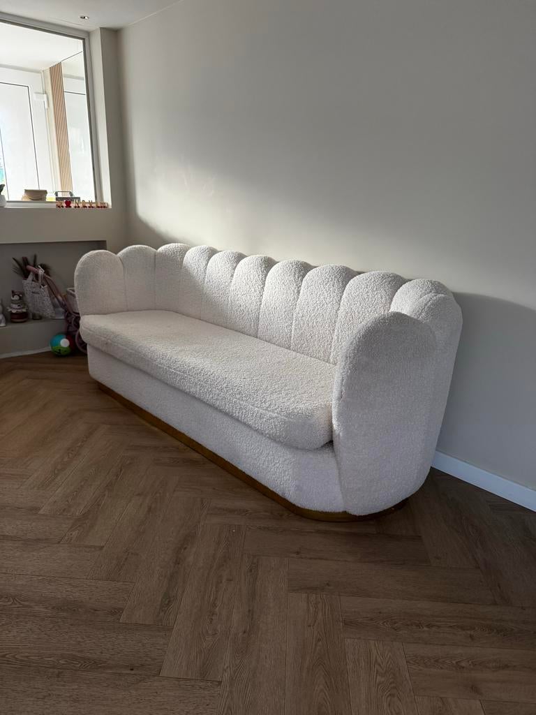 Witte Bouclé Teddy Bank met Gouden Rand, Huis en Inrichting, Banken | Bankstellen, Ophalen, Driepersoons, 75 tot 100 cm, Zo goed als nieuw
