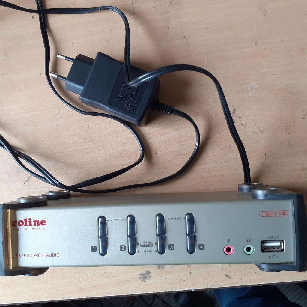 Aten KVM switch, Computers en Software, Pc- en Netwerkkabels, Zo goed als nieuw, Ophalen of Verzenden