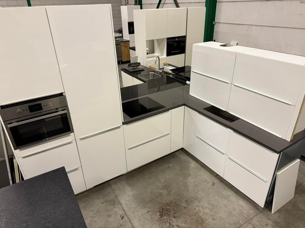 Moderne Hoogglans Witte Hoekkeuken + Apparatuur GEDEMONTEERD