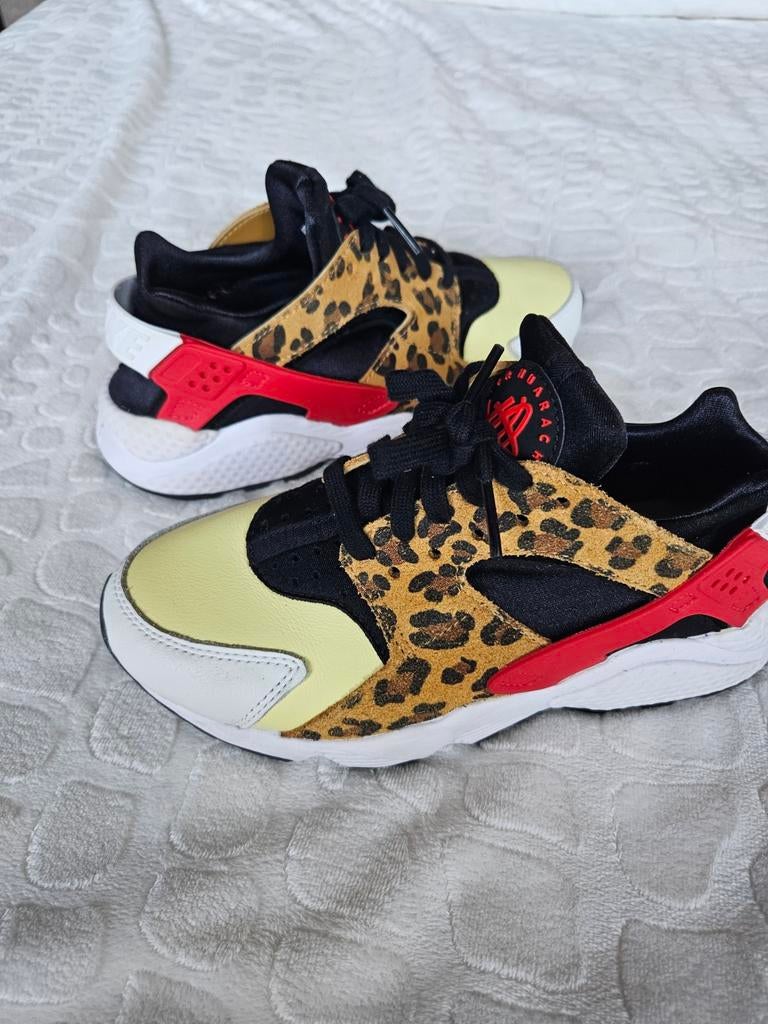 Nike Air Huarache SNKRS Day - Maat 36, Beige, Nike, Ophalen of Verzenden, Sneakers of Gympen