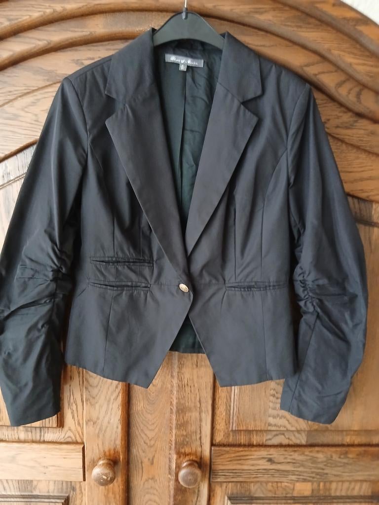 Zwarte  blazer maat 40 met gesmokte mouwen, Kleding | Dames, Ophalen of Verzenden, Zo goed als nieuw, Maat 38/40 (M), Zwart