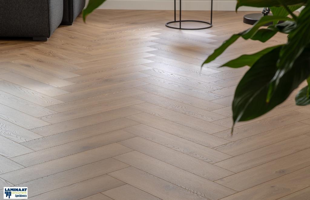 Visgraat Laminaat Natuur Eiken 8mm €16,95p/m2, Visgraat laminaat vloer Natuur eiken, Bruin, Nieuw, Ophalen of Verzenden