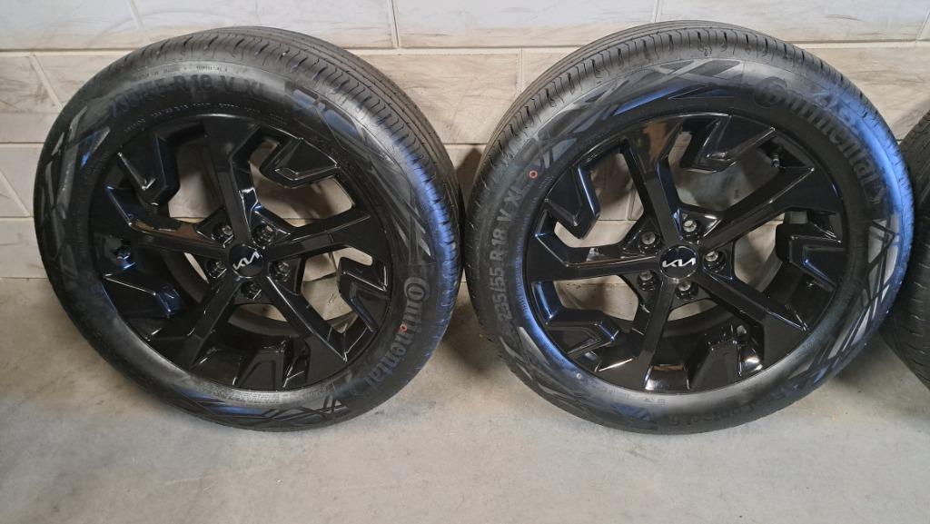 Foto 9 van Zwarte velgen Sportage Sorento Kona RAV4 Vitara 235/55/18