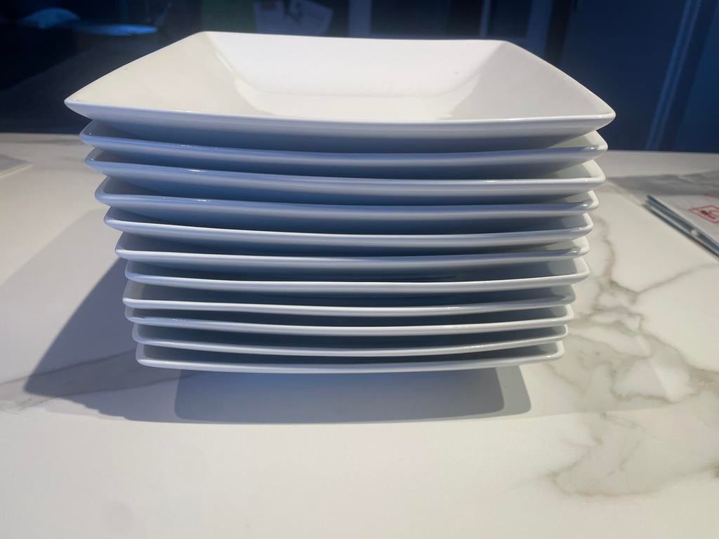 11 diepe borden, gekocht bij intratuin., Ophalen, Zo goed als nieuw, Bord(en), Effen