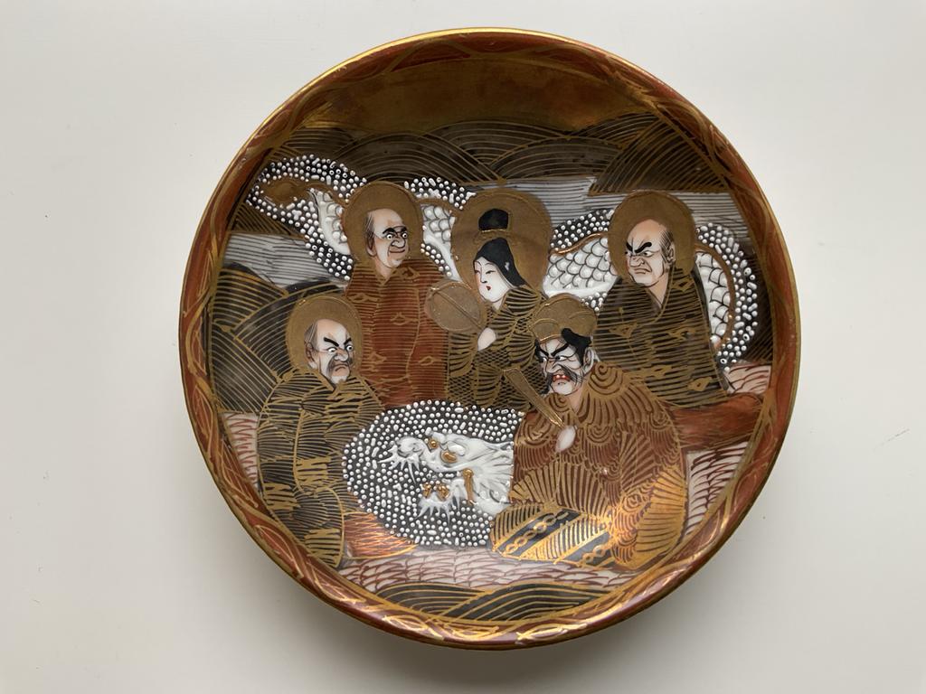 Antieke Japanse Satsuma Schaaltje  met Geisha en Figuren, Antiek en Kunst, Antiek | Schalen, Ophalen of Verzenden