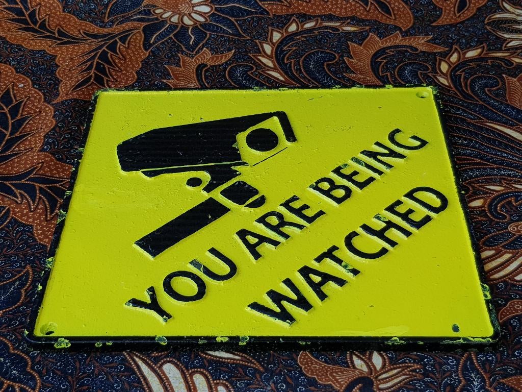 Zwaar vintage CCTV camera bord uit Engeland van ijzer 24 cm., Ophalen of Verzenden