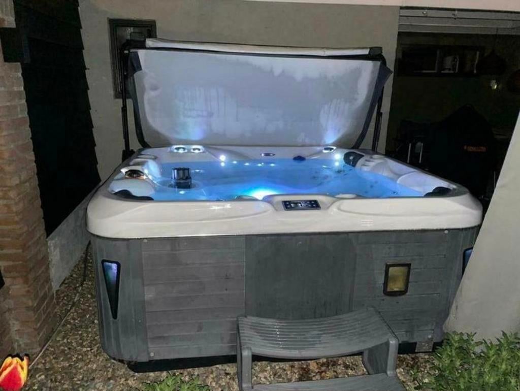 Foto 19 van ‼️INKOOP ALLE JACUZZI'S EN ZWEMSPA'S ‼️