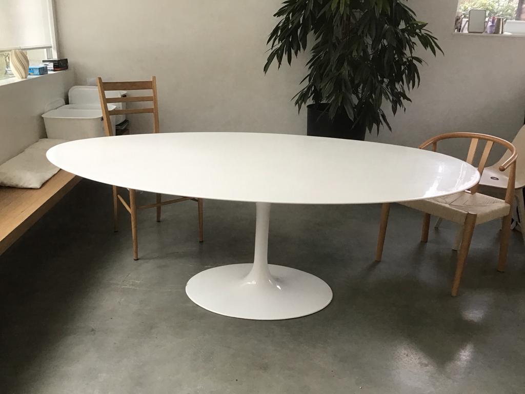 Ovale eettafel geinspireerd op tulip van  Eero Saarinen, Ophalen, Gebruikt, 100 tot 150 cm, Vijf personen of meer