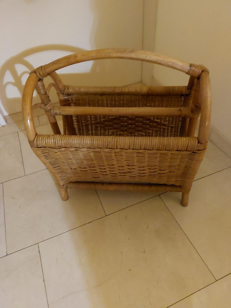 Rotan lectuurmand., Huis en Inrichting, Woonaccessoires | Krantenbakken en Lectuurbakken, Ophalen of Verzenden