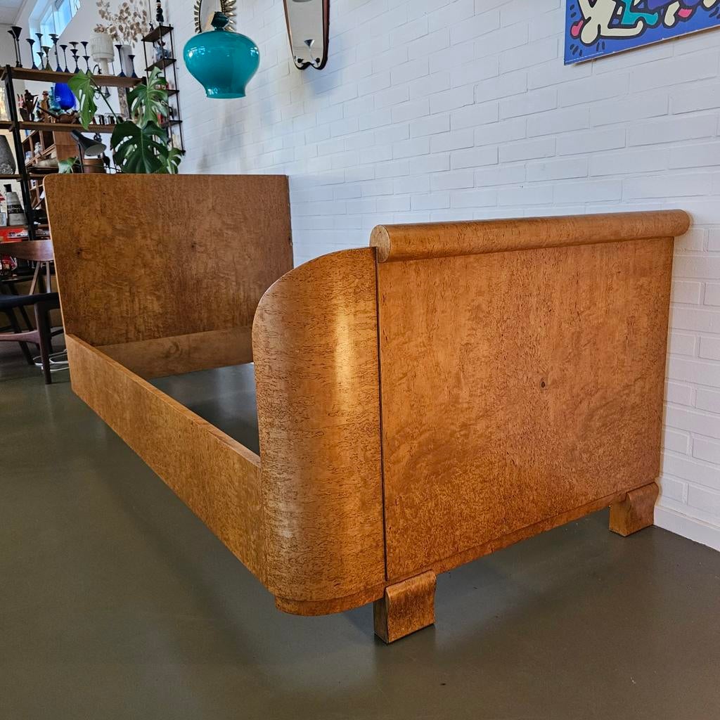 Zeldzaam Art Deco Bed - Birdseye Esdoorn - ruim 1 persoons