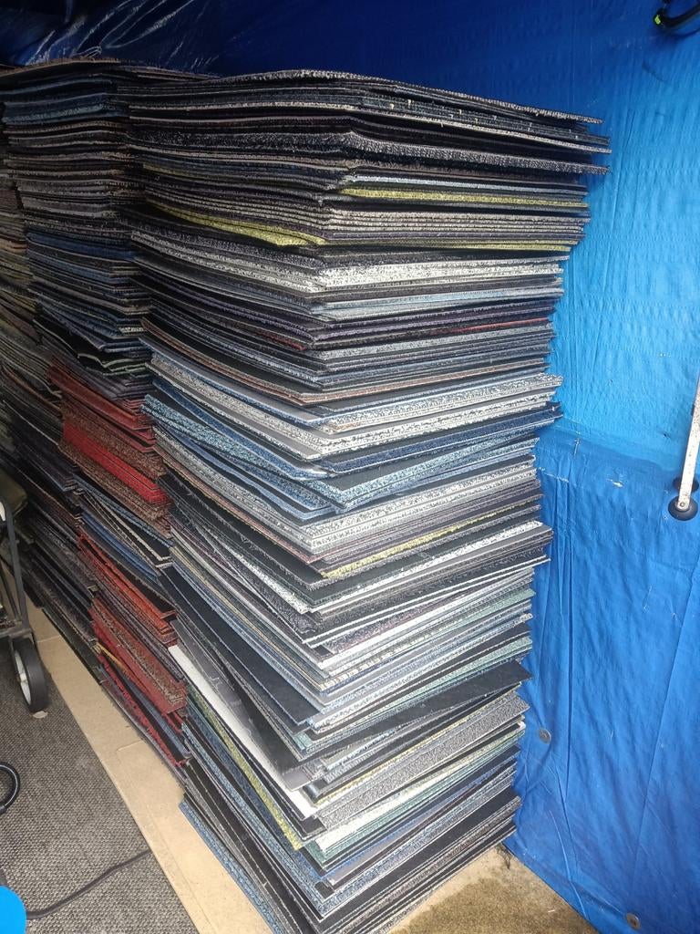 Partij tapijttegels - 1000 stuks >€500 - diverse kleuren, Crème, Gebruikt, 75 m² of meer, Ophalen of Verzenden