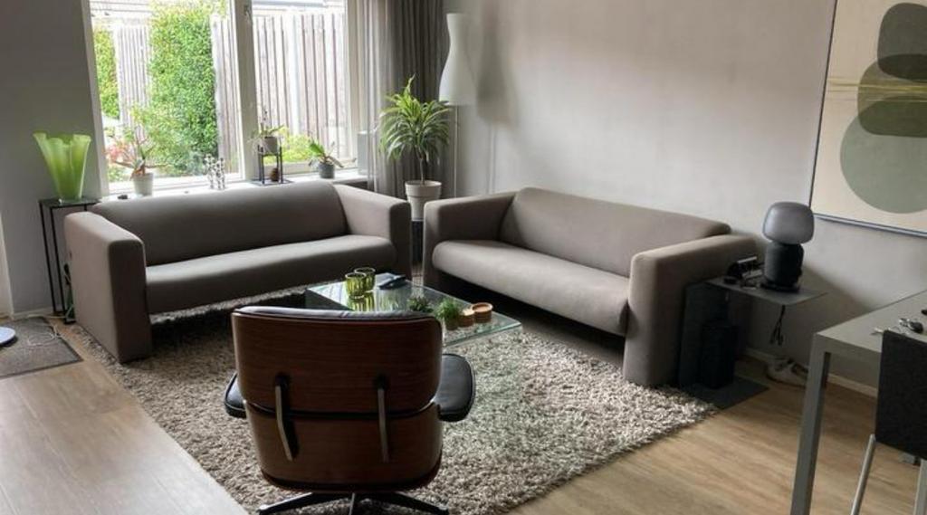 Artifort 691/7 Bank - 2,5 Zits - Kvadrat Tonus Taupe (1 st, Ophalen, Gebruikt, 150 tot 200 cm, Driepersoons