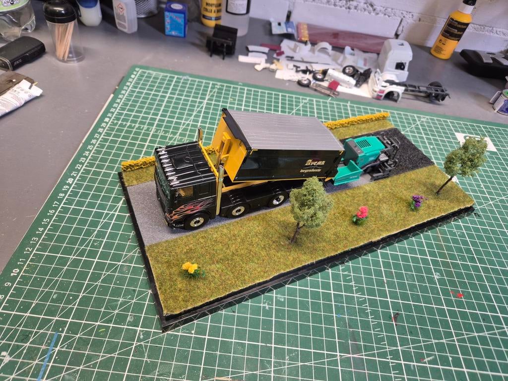 DAF Bakwagen Kipper 4-asser Desperado + Diorama, Hobby en Vrije tijd, Modelauto's | 1:50, Ophalen of Verzenden