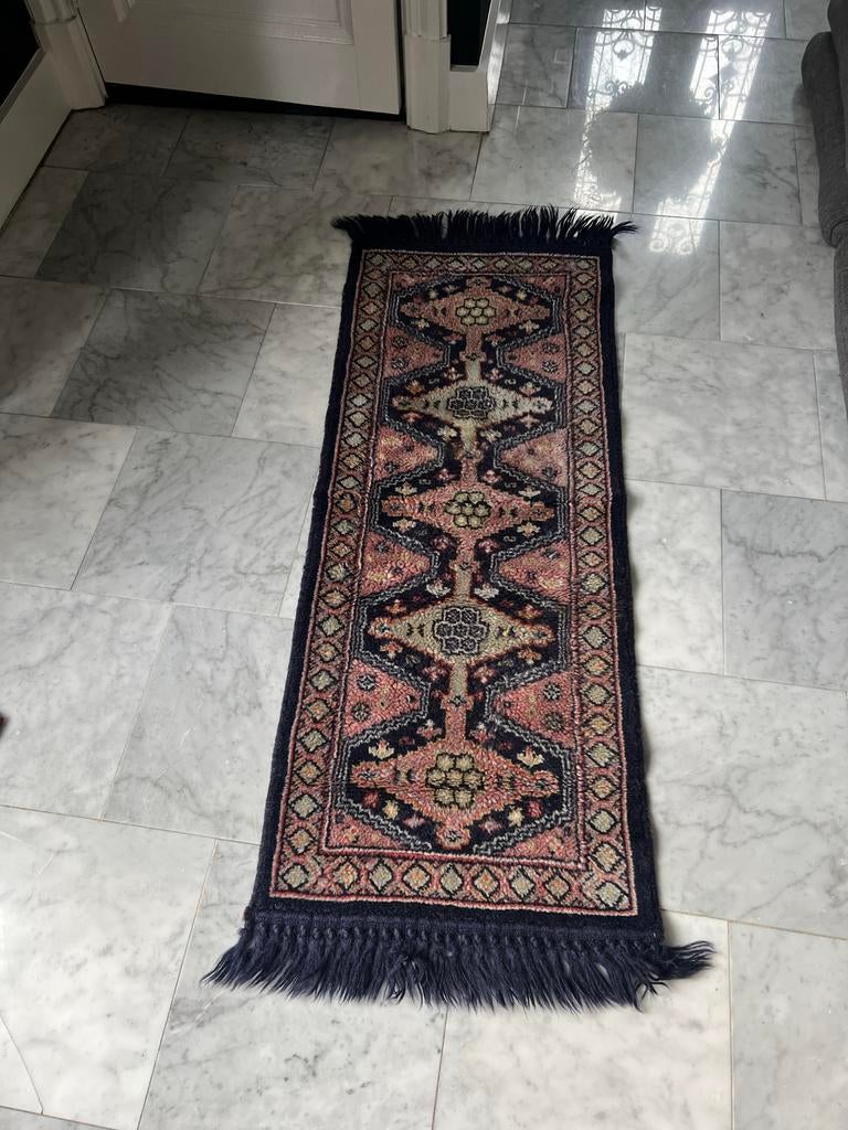 Mooie vintage loper / tapijt, Minder dan 50 cm, Gebruikt, Zwart, Ophalen of Verzenden
