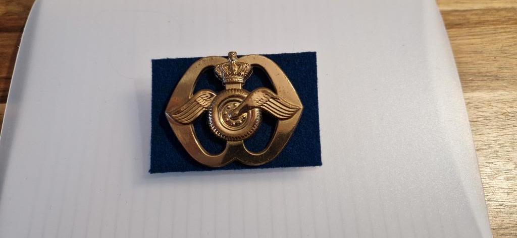Baretembleem  Aan en Afvoertroepen, Verzamelen, Ophalen of Verzenden, Landmacht, Nederland, Embleem of Badge