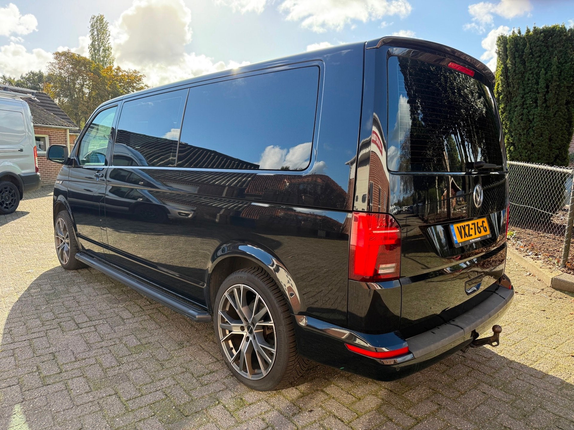 Volkswagen Transporter 2.0 TDI L2H1 30 Bulli 204PK DSG leer, Auto's, Gebruikt, Euro 6, 4 cilinders, Volkswagen