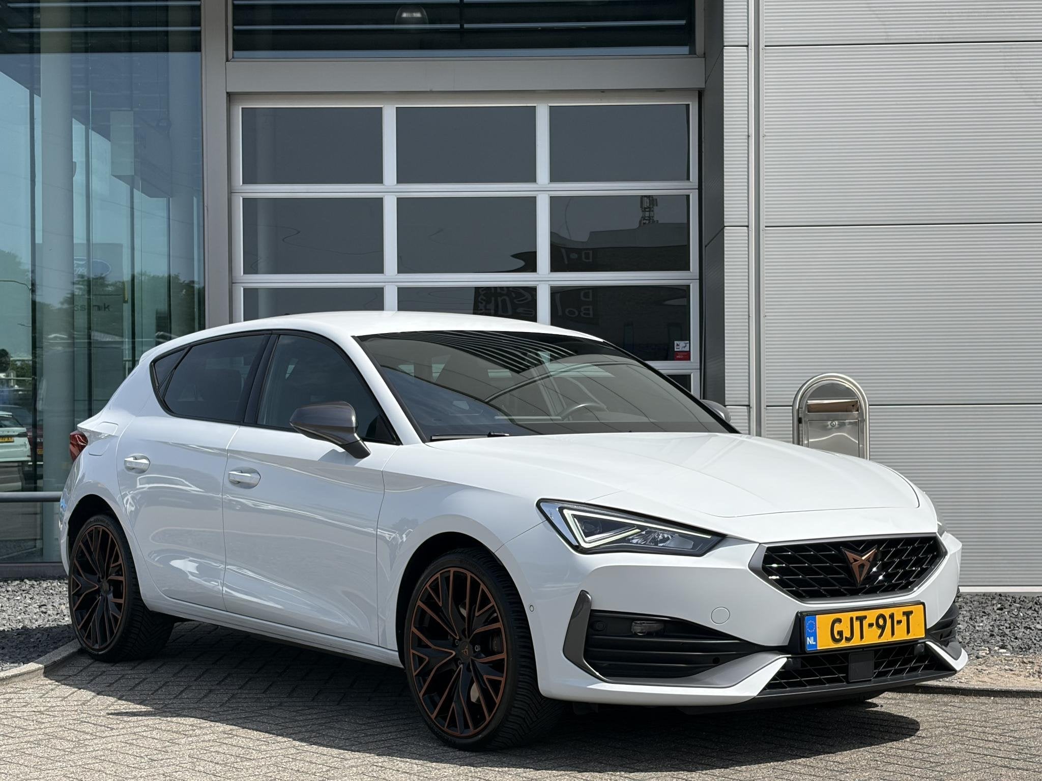 CUPRA Leon 1.4 e-Hybrid VZ Copper Edition I Lane Keeping Ass, Auto's, Gebruikt, 4 cilinders, Leon, Wit