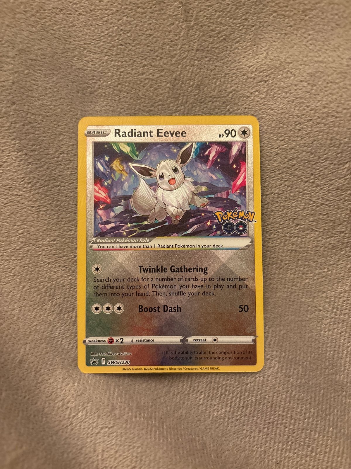 Radiant Eevee Pokémon GO kaart + hoesje, Verzenden, Zo goed als nieuw, Losse kaart