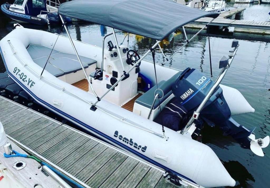 Bombard Explorer 580 – Yamaha 100 PK (2022) – Nieuwe tubes, Watersport en Boten, Rubberboten, Gebruikt, 70 tot 120 pk, Benzine