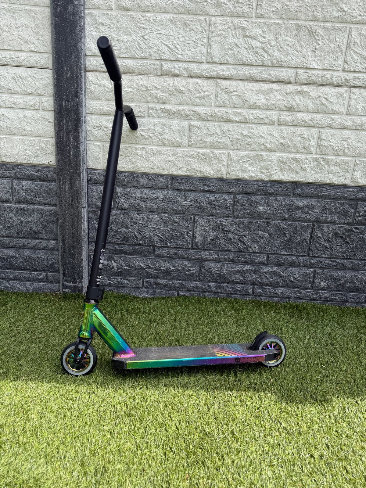 Invert Supreme Stuntstep Neochrome, Fietsen en Brommers, Steps, Ophalen of Verzenden, Zo goed als nieuw, Gewone step