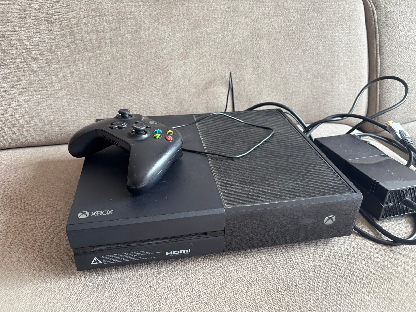 X-Box One 500Gb + controller + kabels, Ophalen of Verzenden, Zo goed als nieuw, 500 GB, Met 1 controller