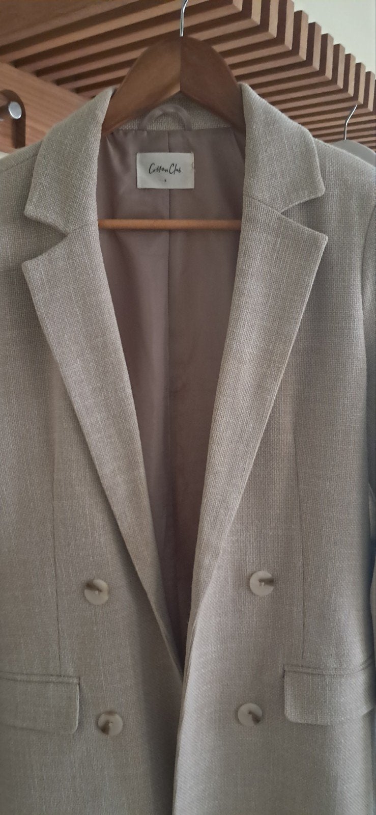 Stijlvol Beige Jasje van Cotton Club - Maat M, Kleding | Dames, Maat 38/40 (M), Beige, Ophalen of Verzenden, Zo goed als nieuw
