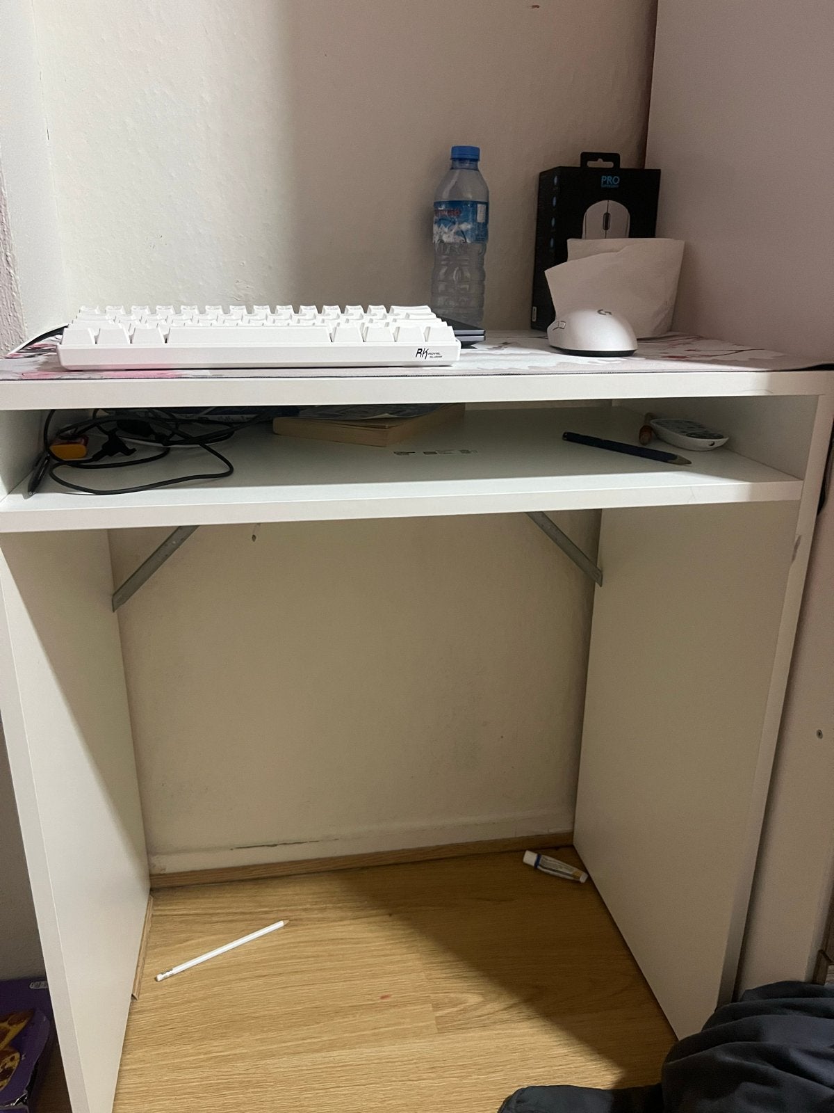 Compact wit bureau met opbergvak, Opbergruimte, Gebruikt, Spaanplaat of MDF, Ophalen of Verzenden
