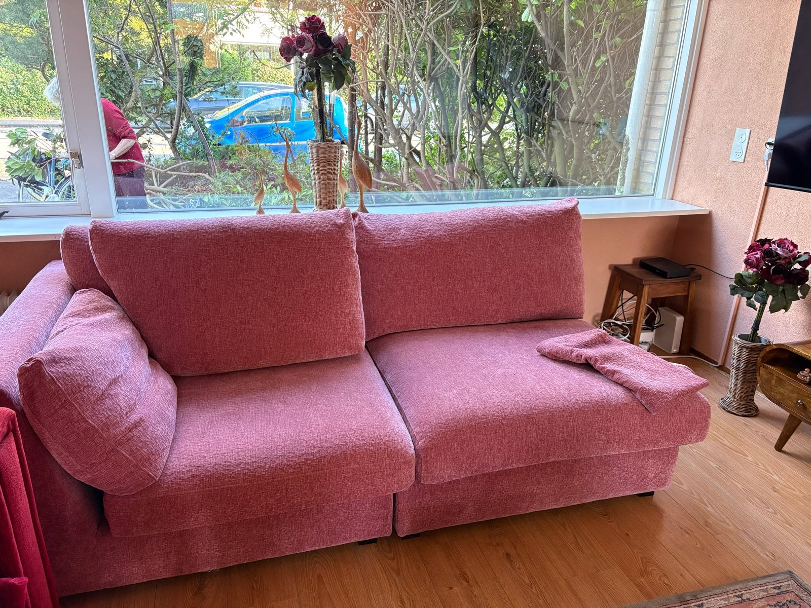Oudroze tweezitsbank- Comfortabel en stijlvol, Ophalen, 100 tot 125 cm, Rechte bank, Tijdloos