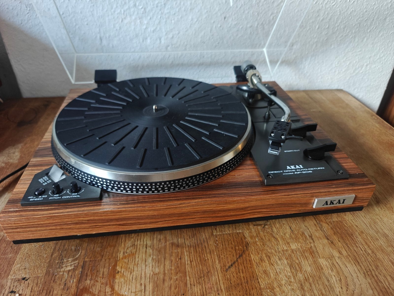 Akai AP-206 (nieuw fineer, stofkap, onderhoudsbeurt), Refurbished, Pitch-regelaar, Ophalen of Verzenden, Platenspeler