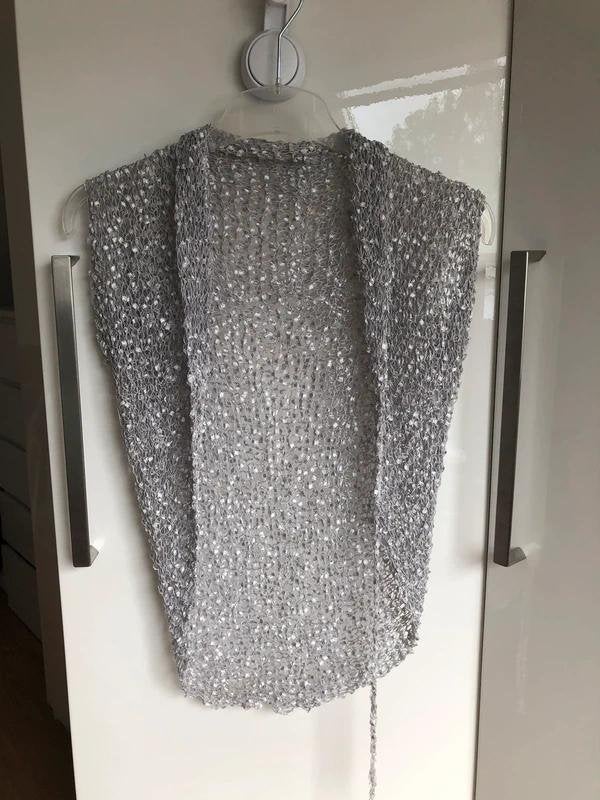 Handgemaakt gebreide hesje gilet in zilver grijs maat S M L, Ophalen of Verzenden, Zo goed als nieuw, Handgemaakt, Grijs