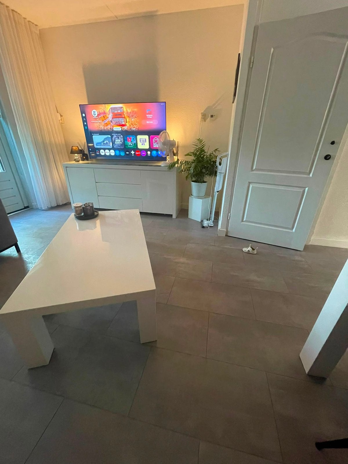 Complete set hoogglans witte meubels + design plafondlamp, Ophalen, Zo goed als nieuw, 25 tot 50 cm, 50 tot 100 cm