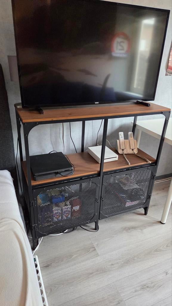 TV kast industriële stijl met stalen deurtjes, Ophalen, Gebruikt