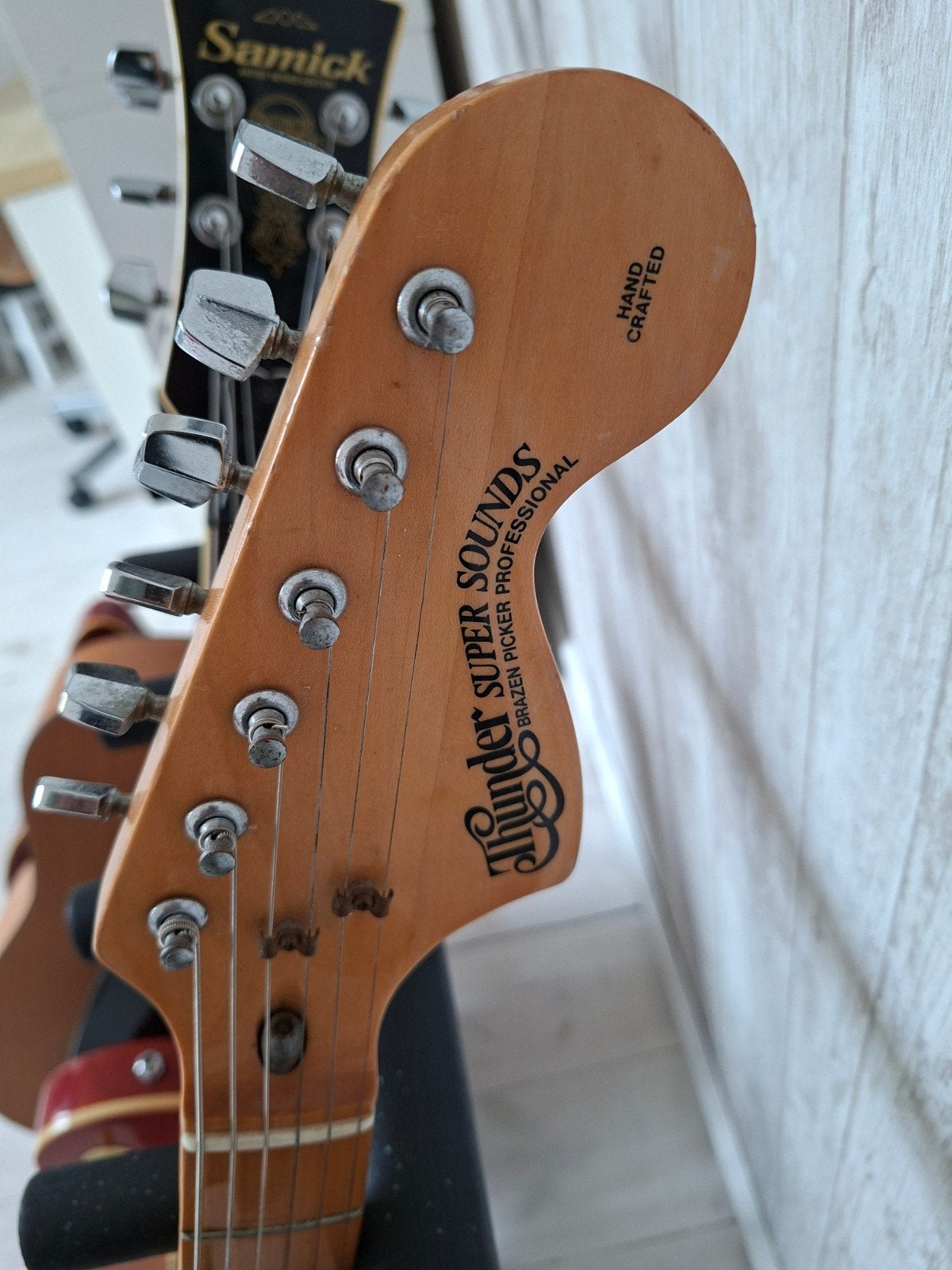 2 gitaren te koop stratocaster en les Paul ( Thunder Samick), Muziek en Instrumenten, Ophalen, Gebruikt, Solid body, Overige merken
