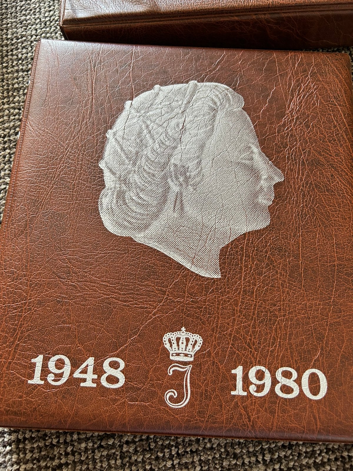 Album met 145 munten uit Nederland., Verzenden, Koningin Beatrix