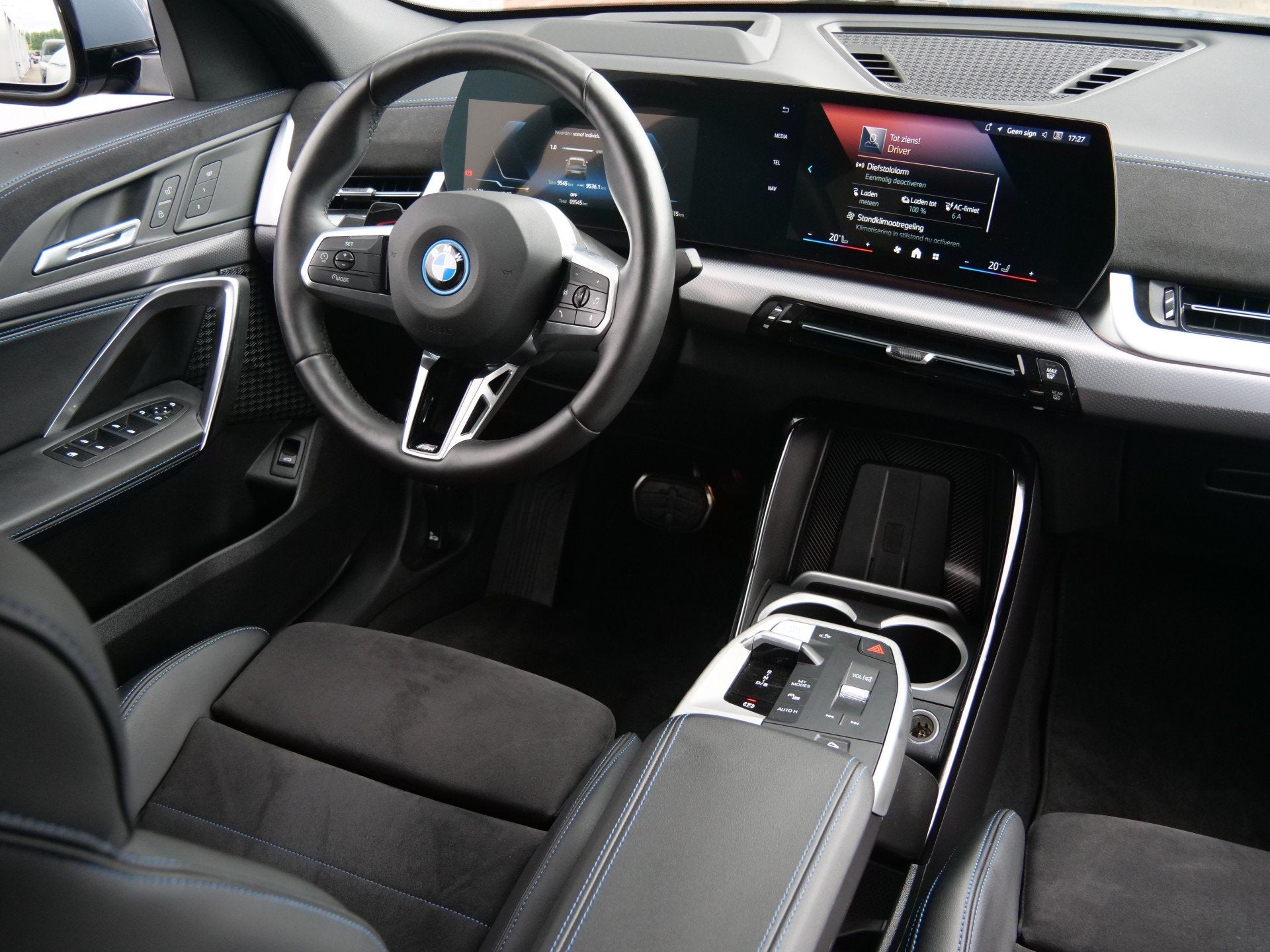 BMW iX2 eDrive20 67 kWh M Sport Edition 204 Pk Automaat Navi, Auto's, BMW, Zwart, SUV of Terreinwagen, Automatische klimaatregeling