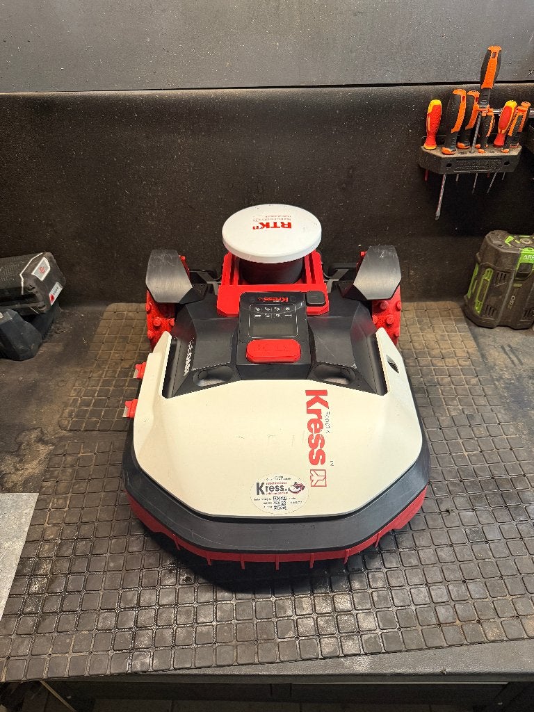 Kress RTKn KR174E – tot 5000 m² – inclusief installatie, Bestuurbaar via app, Zo goed als nieuw, 20 tot 25 cm, Kress