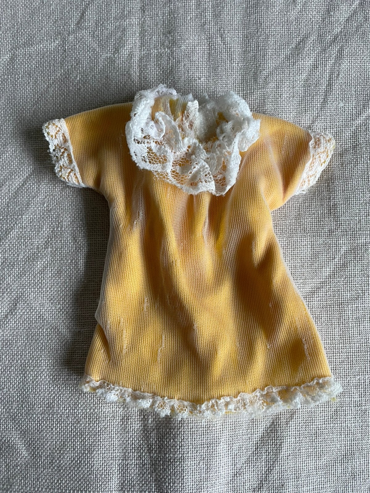 Vintage Fleur Sindy Barbie korte jurk met mesh en kant 1970s, Ophalen of Verzenden, Gebruikt, Kleertjes