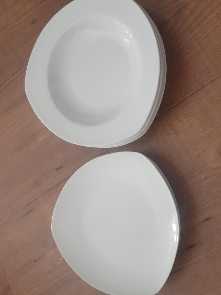 InterMezzo porselein 4 diepe borden, 3 ontbijtborden. NIEUW), Ophalen of Verzenden, Porselein, Overige stijlen, Bord(en)