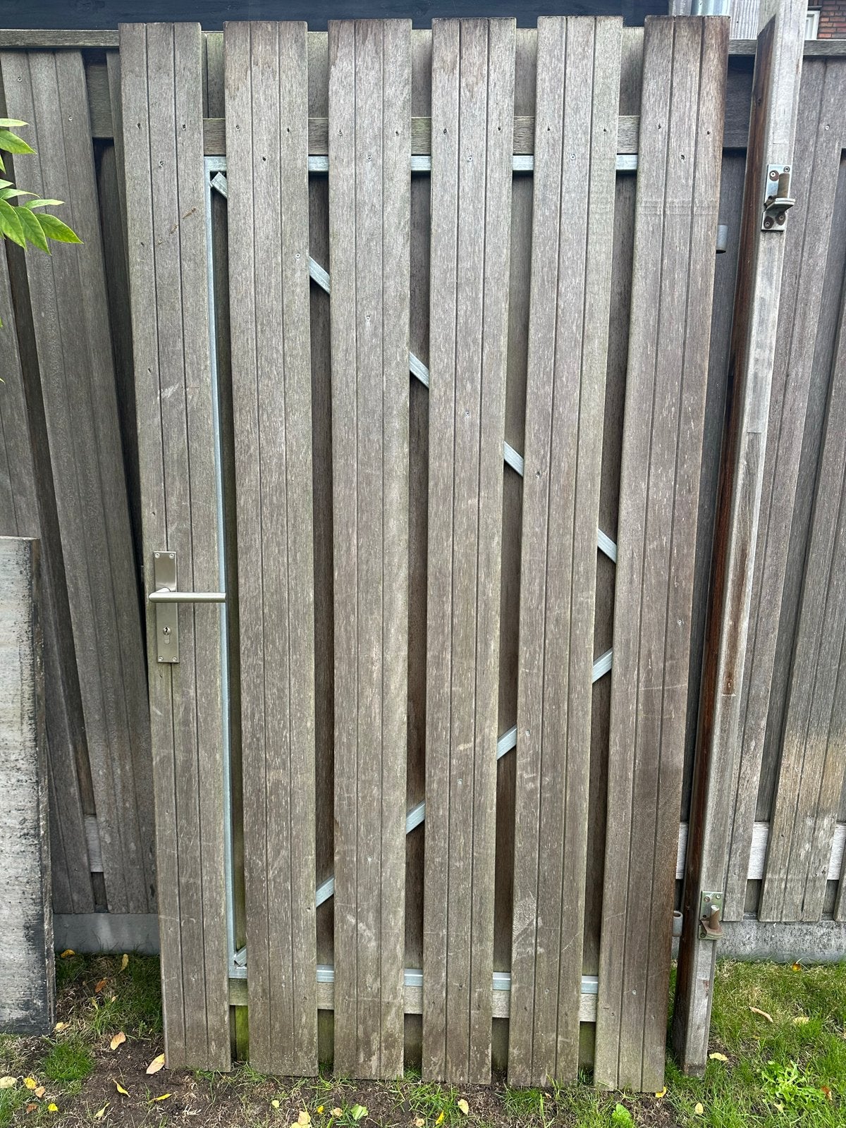 Hardhouten tuinpoort met kozijn, Tuin en Terras, Ophalen, Met poort, Gebruikt, Tuinhek