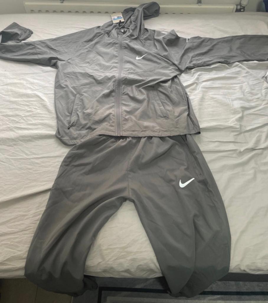 Nike trainingspak, grijs, maat M - perfecte staat, Maat 48/50 (M), Ophalen of Verzenden, Zo goed als nieuw, Grijs
