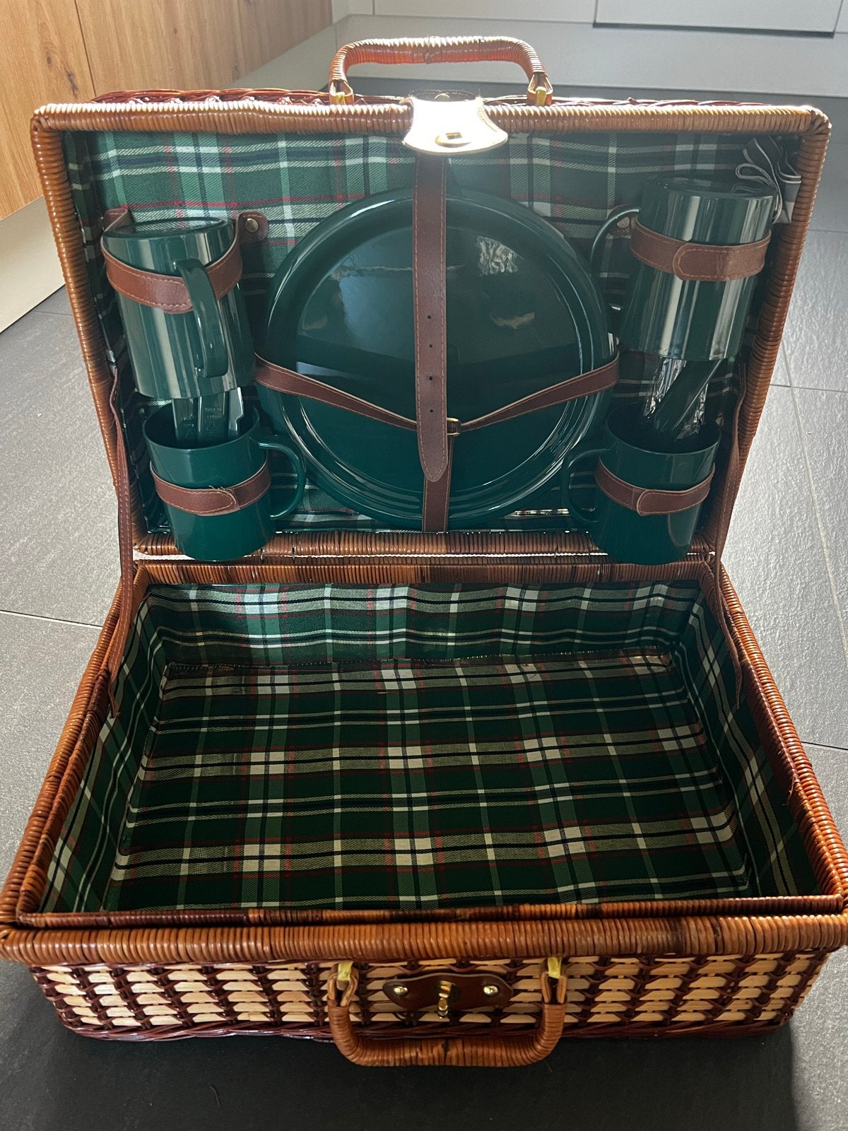 Picknickmand met Servies - Compleet voor 4 Personen, Ophalen, Zo goed als nieuw