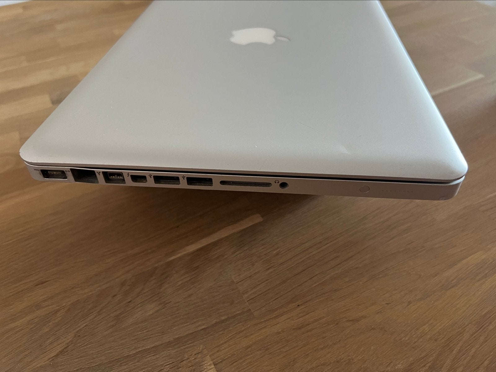 Apple Macbook pro 13 inch met oplader, Gebruikt, 2 tot 3 Ghz, 13 inch, Ophalen