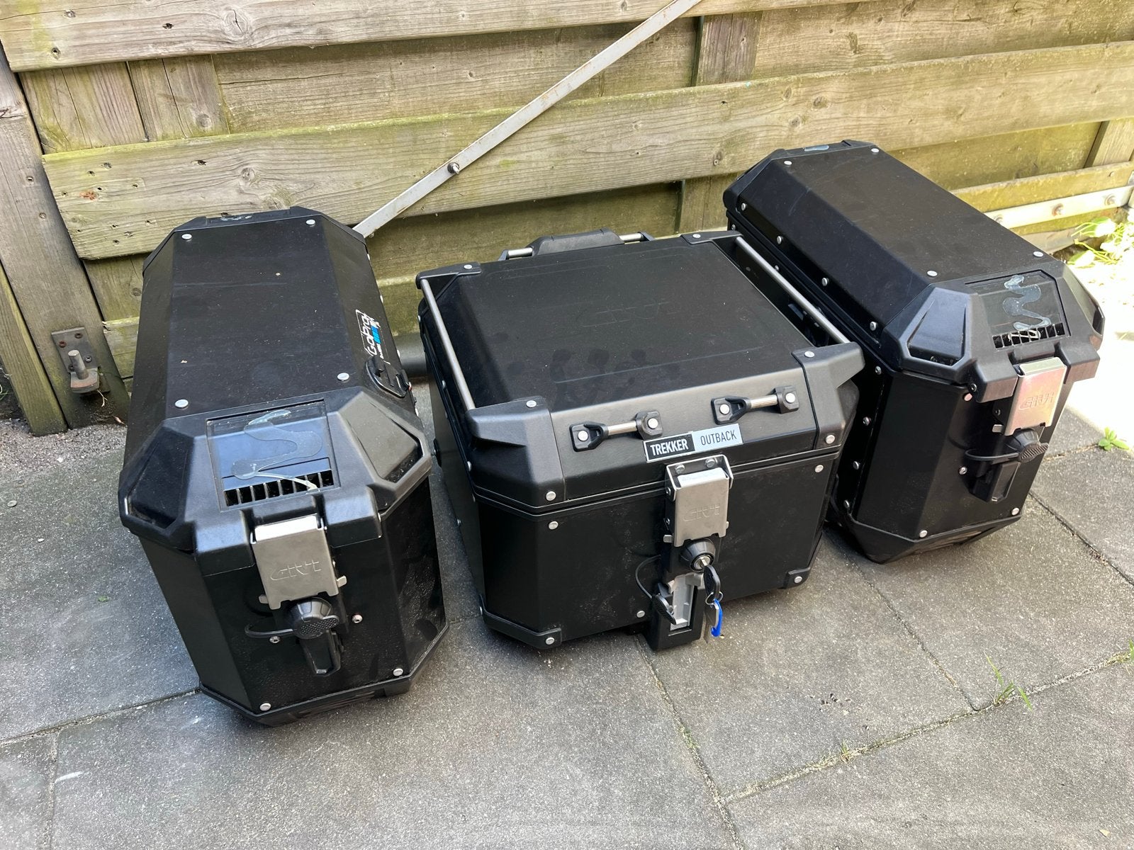 Givi Monokey Trekker Outback 3-delige zwarte kofferset, Motoren, Accessoires | Koffers en Tassen, Ophalen, Gebruikt