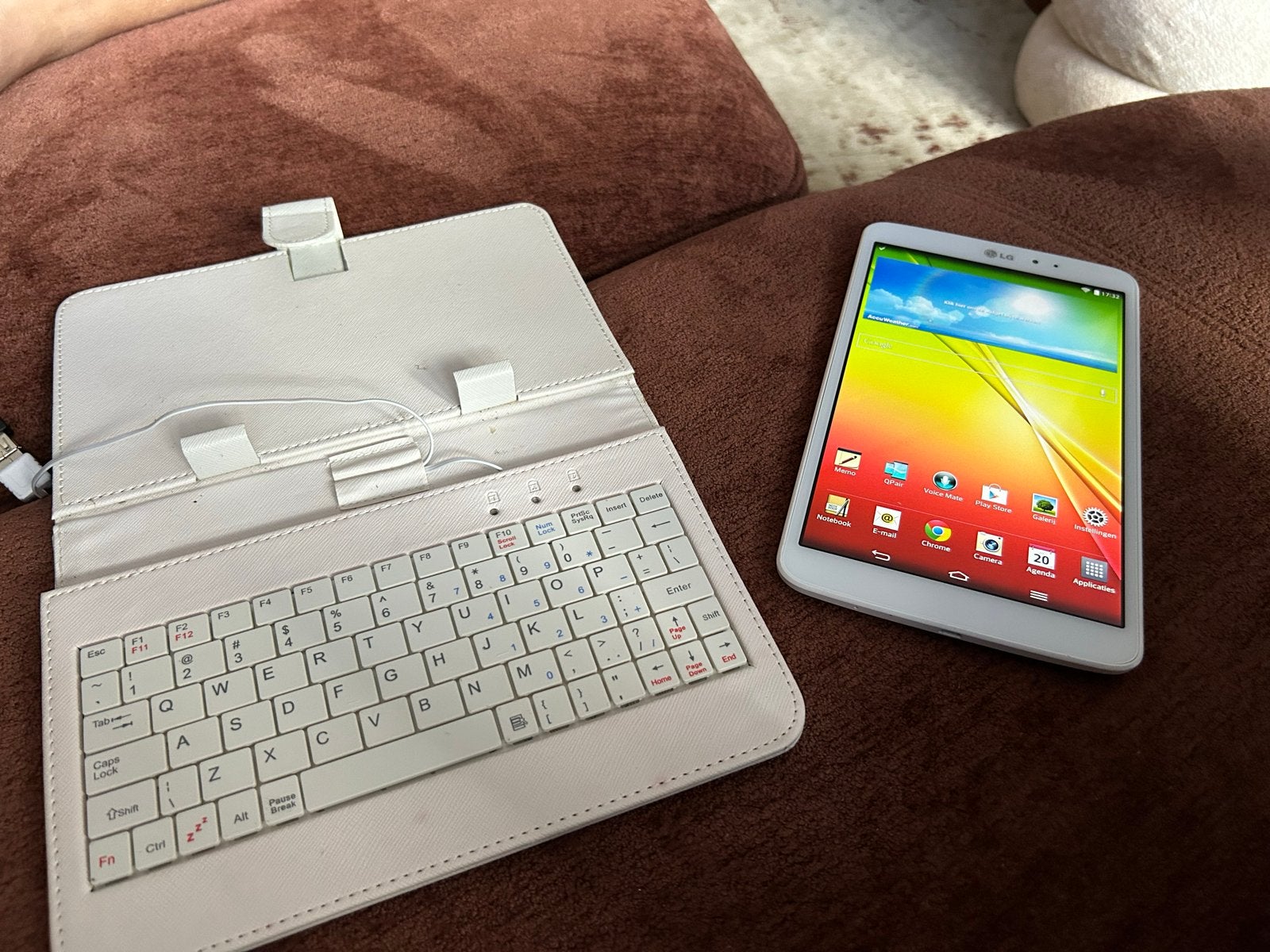LG G Pad 8.3 (V500) met toetsenbordhoes, Gebruikt, Ophalen of Verzenden, Wi-Fi, 8 inch
