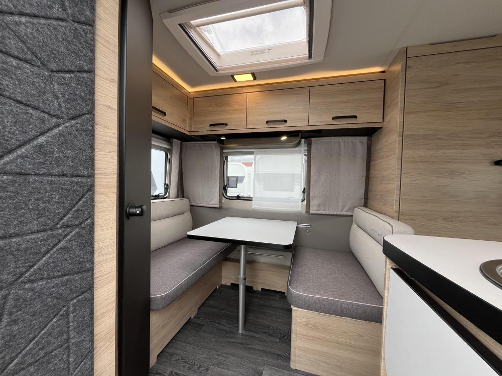 Weinsberg CaraOne Edition HOT 390 QD model 2026, Caravans en Kamperen, Caravans, Bedrijf, Treinzit, 750 - 1000 kg, 4 tot 5 meter
