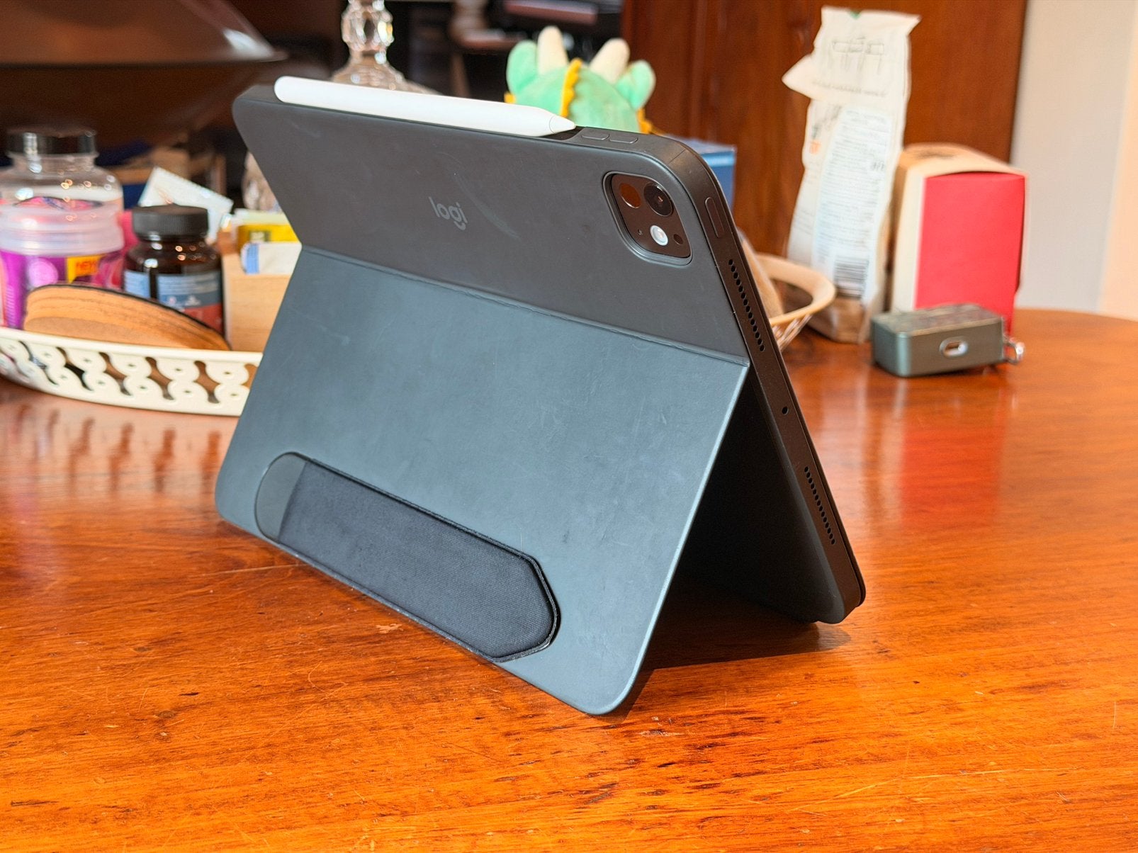 Foto 7 van iPad Pro M4 + Apple Pencil Pro + Logitech Keyboard (ZGAN)