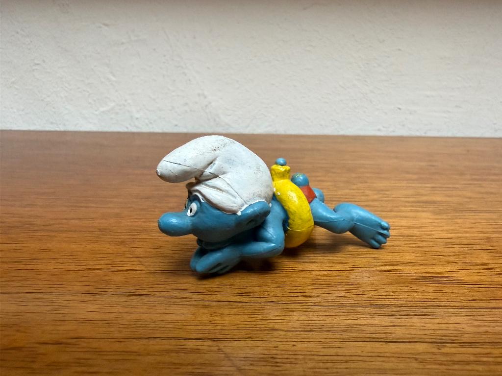 Zwemmende Smurf - gele zwemband met blauwe stip, Ophalen of Verzenden, Gebruikt, Overige Smurfen, Poppetje, Figuurtje of Knuffel